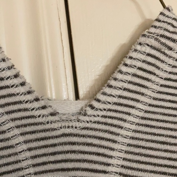 BLUE 84 UTAH UTES CROPPED HOODIE - Picture 4 of 5